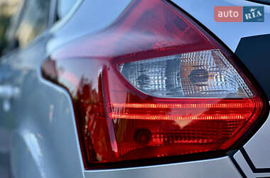 Хэтчбек Ford Focus 2011 в 