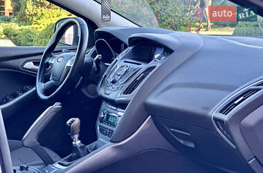 Хэтчбек Ford Focus 2011 в 