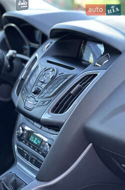 Хэтчбек Ford Focus 2011 в 