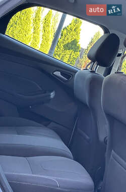Хэтчбек Ford Focus 2011 в 