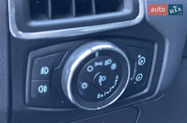 Хэтчбек Ford Focus 2011 в 