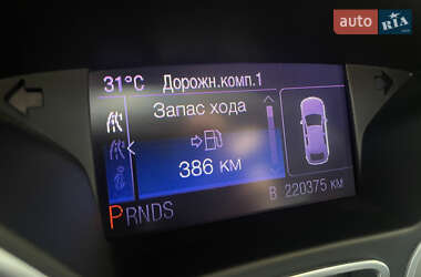 Хэтчбек Ford Focus 2012 в 