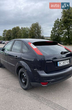 Хэтчбек Ford Focus 2005 в 
