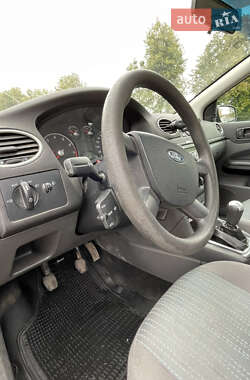 Хэтчбек Ford Focus 2005 в 