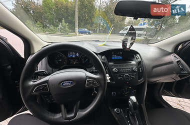 Хэтчбек Ford Focus 2015 в 
