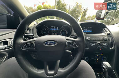 Хэтчбек Ford Focus 2015 в 