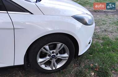Хэтчбек Ford Focus 2014 в 