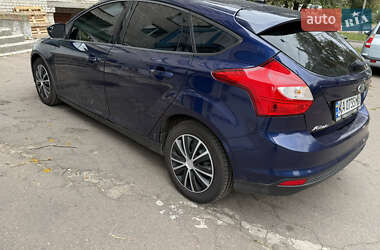 Хэтчбек Ford Focus 2011 в 