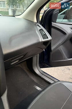 Хэтчбек Ford Focus 2011 в 
