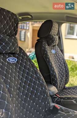 Хэтчбек Ford Focus 2010 в 
