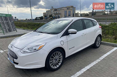 Хэтчбек Ford Focus 2014 в 