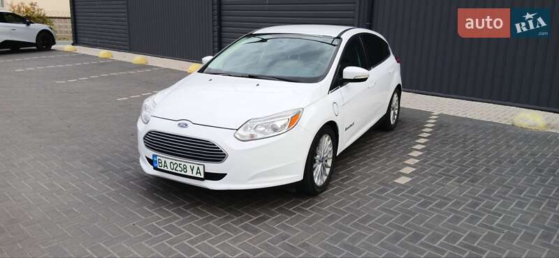 Хэтчбек Ford Focus 2013 в 