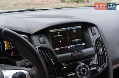 Хэтчбек Ford Focus 2013 в 