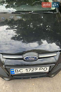 Хэтчбек Ford Focus 2011 в 