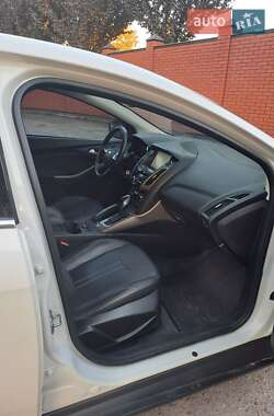 Хетчбек Ford Focus 2011 в 