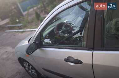 Хэтчбек Ford Focus 2000 в 