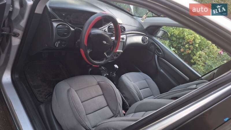 Хэтчбек Ford Focus 2000 в Виннице