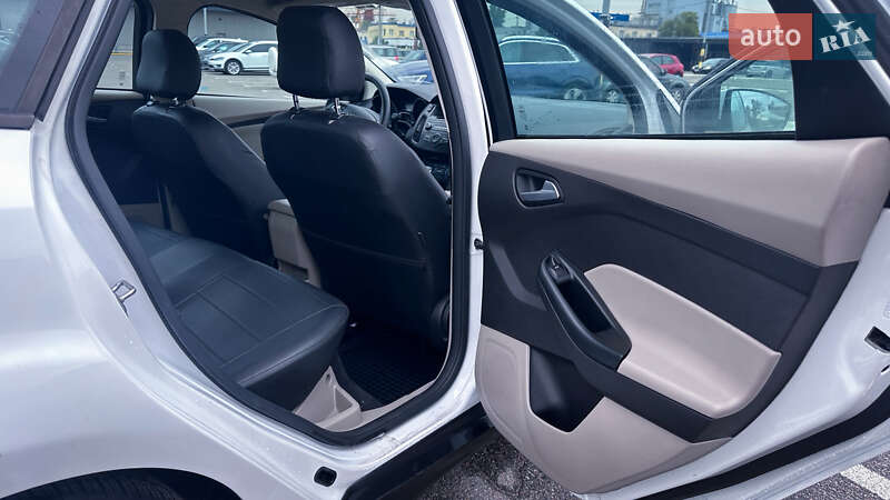Седан Ford Focus 2016 в Киеве