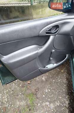 Седан Ford Focus 2000 в 