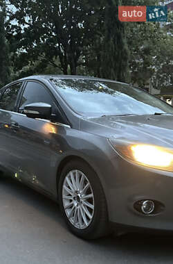 Хэтчбек Ford Focus 2012 в 