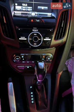 Хэтчбек Ford Focus 2012 в 