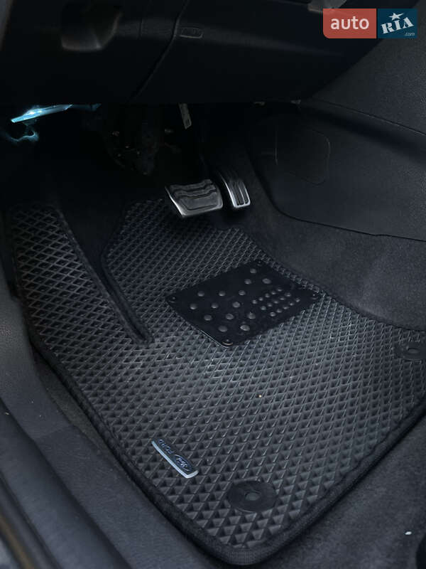 Седан Ford Focus 2017 в Киеве фото 80 Седан Ford Focus 2017 в Киеве