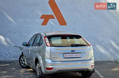 Хэтчбек Ford Focus 2010 в 