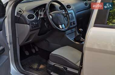 Хэтчбек Ford Focus 2010 в 