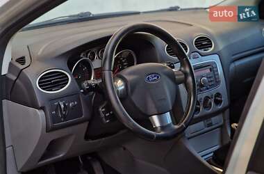 Хэтчбек Ford Focus 2010 в 