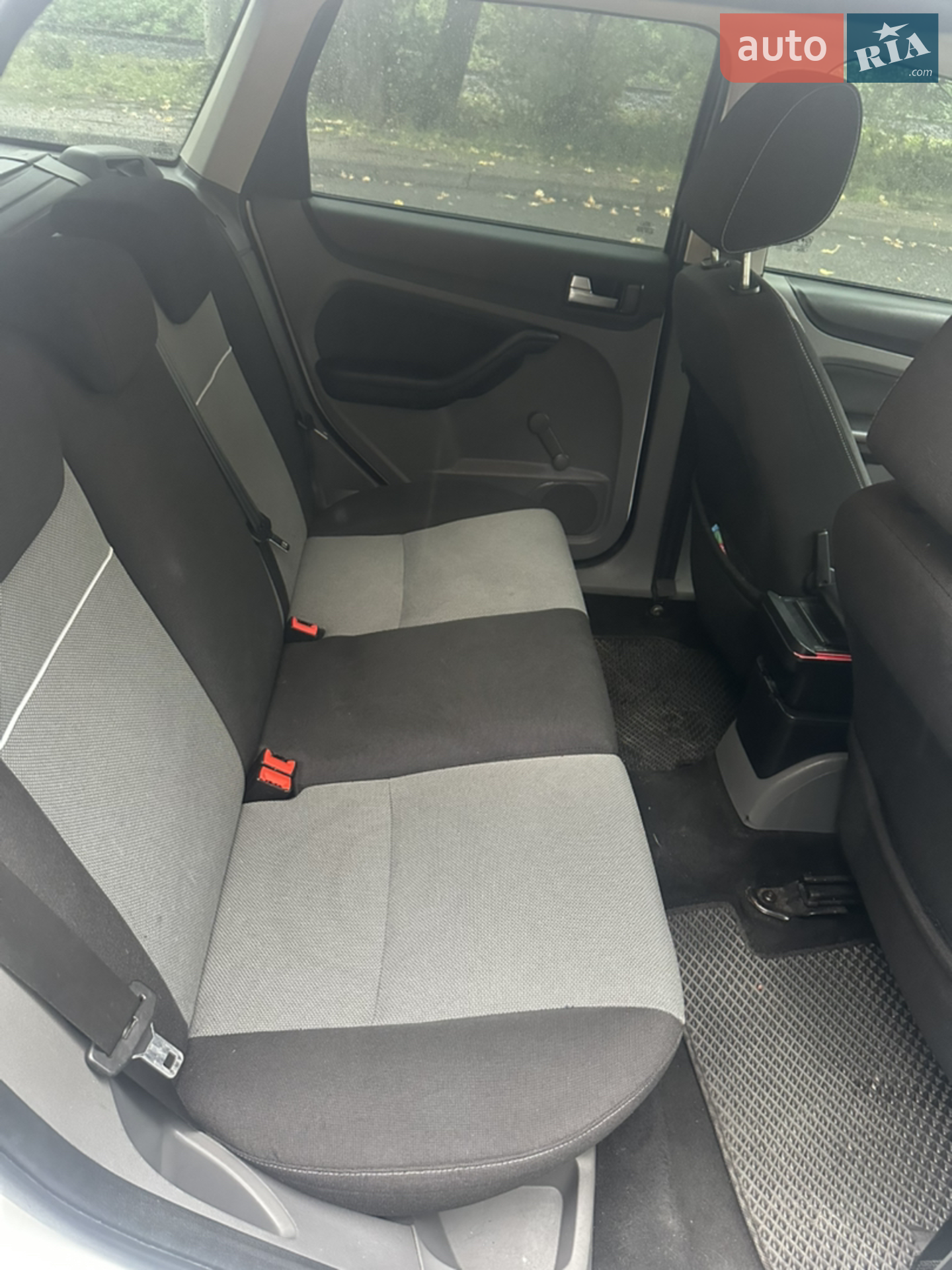 2010 Ford Focus - мініатюра 8