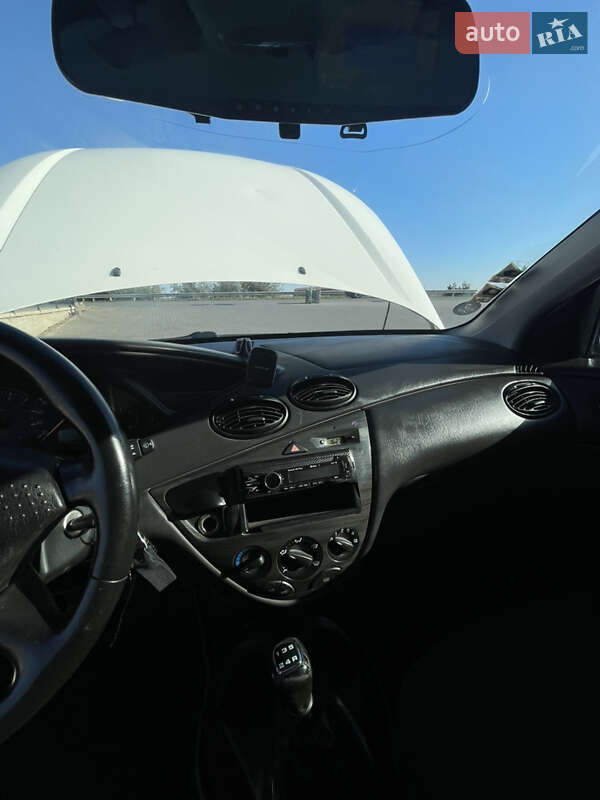 Хэтчбек Ford Focus 2000 в Черновцах