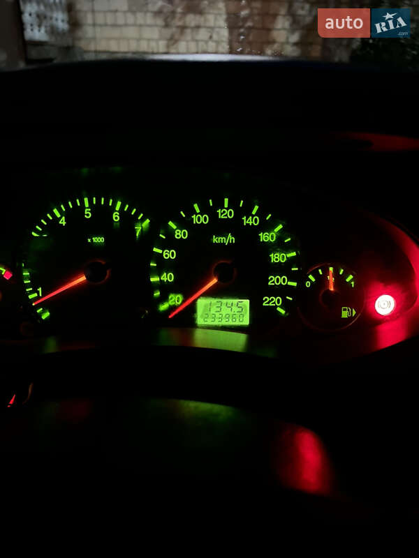 Хэтчбек Ford Focus 2000 в Черновцах