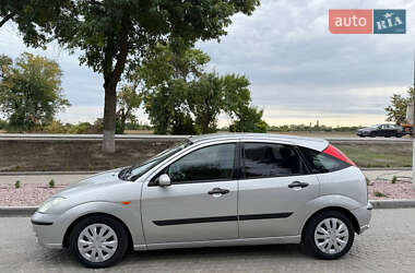 Хэтчбек Ford Focus 2003 в 