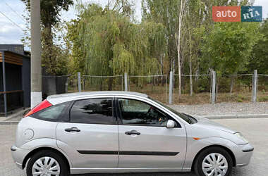 Хэтчбек Ford Focus 2003 в 