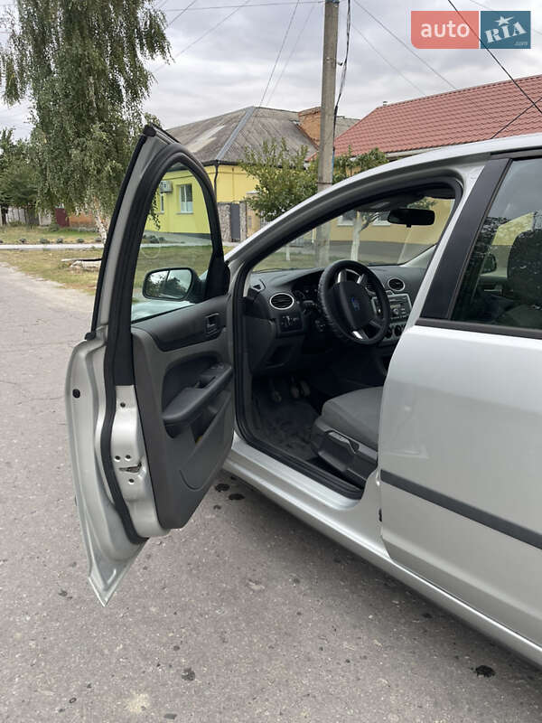 Хетчбек Ford Focus 2006 в Лубнах