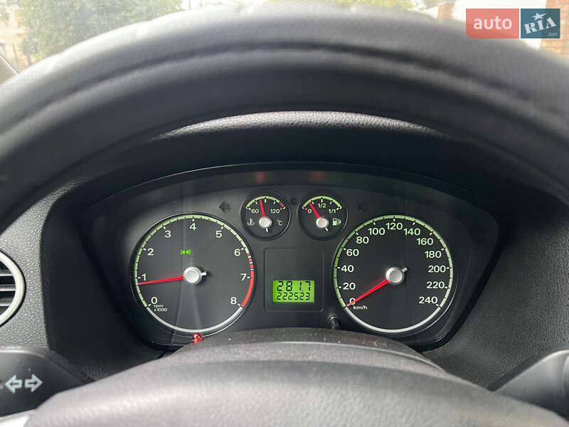 Хетчбек Ford Focus 2006 в Лубнах