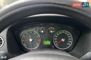 Хэтчбек Ford Focus 2006 в 