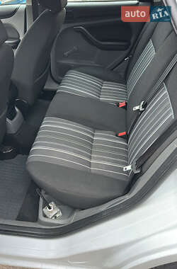 Хэтчбек Ford Focus 2011 в 