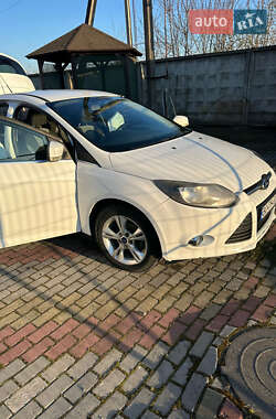 Хэтчбек Ford Focus 2013 в 