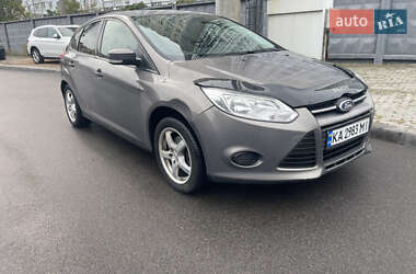 Хэтчбек Ford Focus 2011 в 
