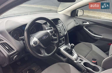 Хэтчбек Ford Focus 2011 в 