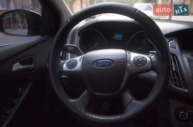 Хэтчбек Ford Focus 2013 в 