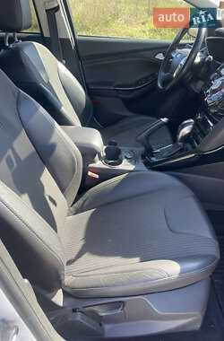 Хэтчбек Ford Focus 2013 в 
