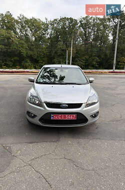 Хэтчбек Ford Focus 2010 в 
