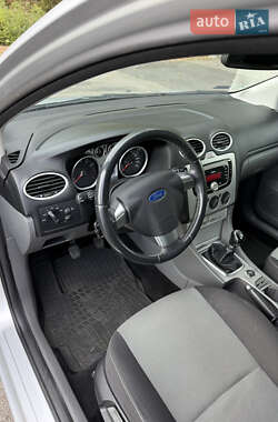 Хэтчбек Ford Focus 2010 в 
