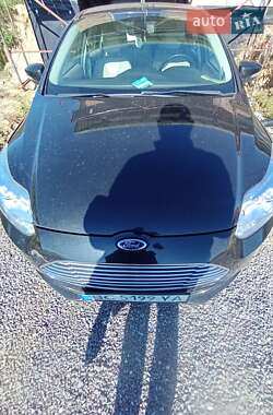 Хэтчбек Ford Focus 2012 в 