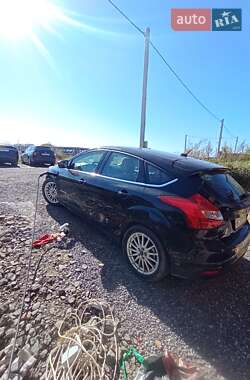 Хэтчбек Ford Focus 2012 в 