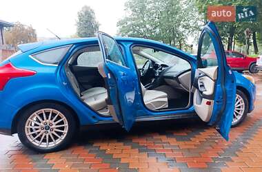 Хетчбек Ford Focus 2012 в 