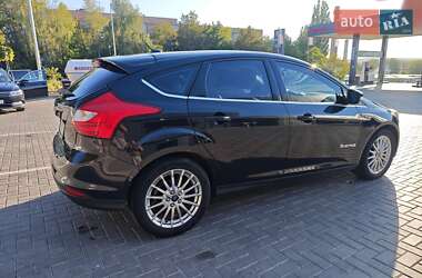 Хетчбек Ford Focus 2013 в 