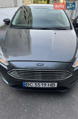 Хэтчбек Ford Focus 2015 в 